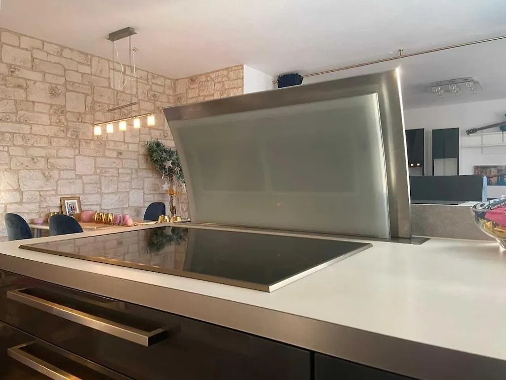 Unique Munich Apartment ウンターハヒング
